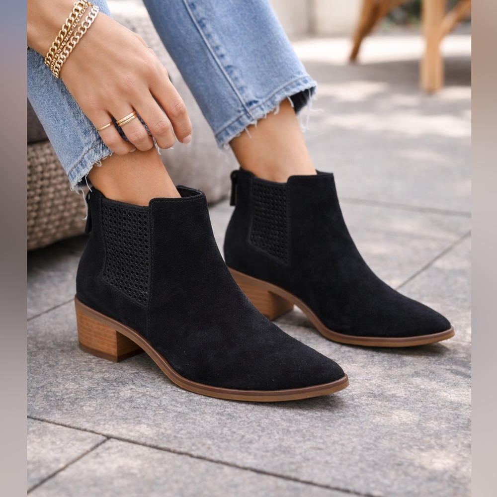 Cole Haan Black Suede Ankle Booties sz7